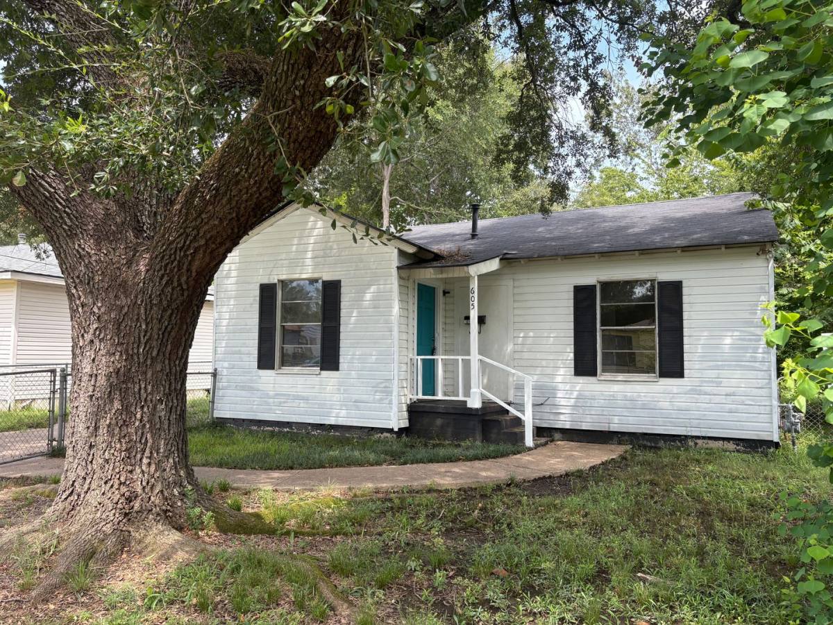 House for rent at 605 W 75th St, Shreveport, LA 71106