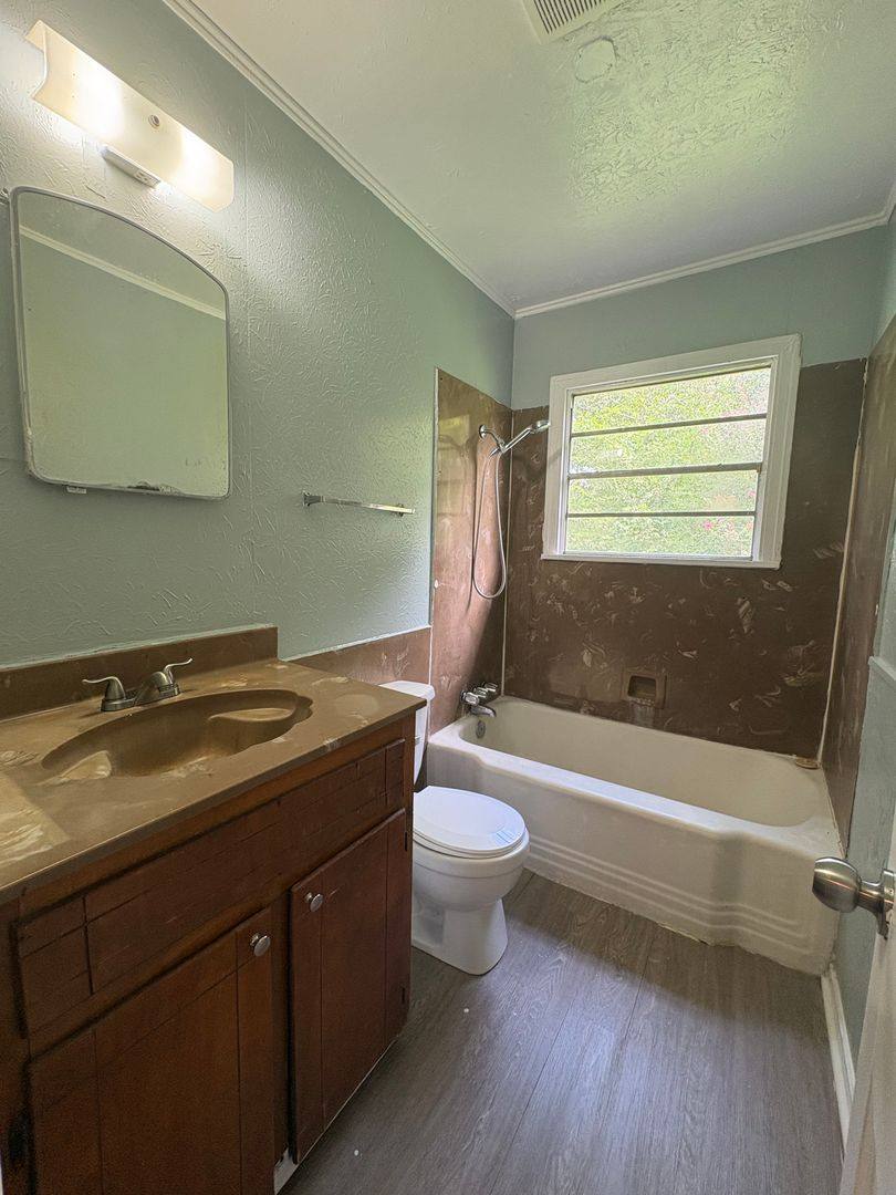 House for rent at 605 W 75th St, Shreveport, LA 71106