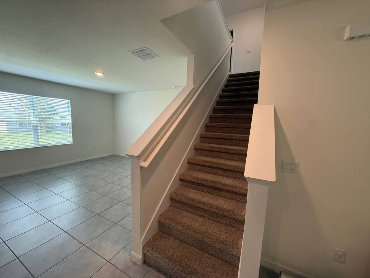 House for rent at 11106 Amber Ridge Dr, Zellwood, FL 32798