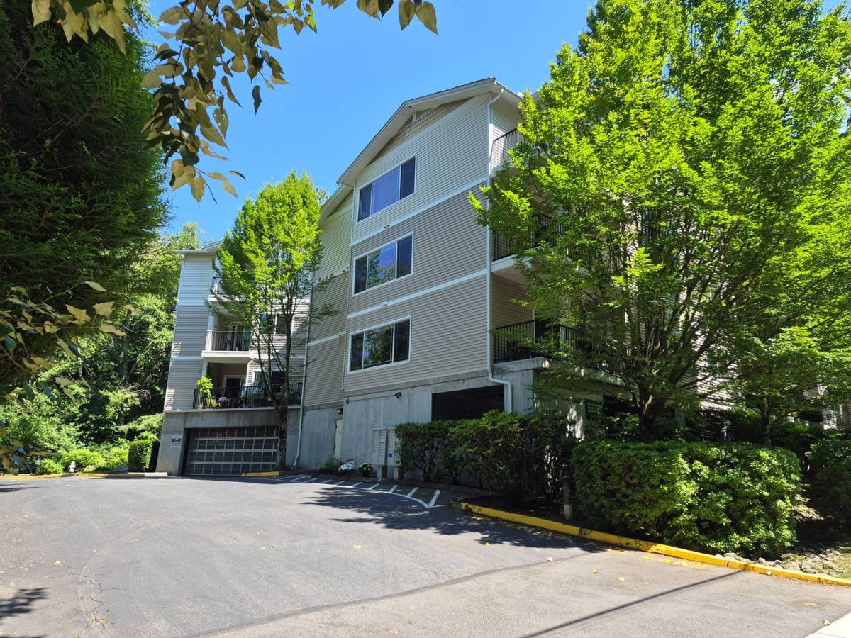 Condo for rent at 15000 Juanita Dr NE, Kenmore, WA 98028