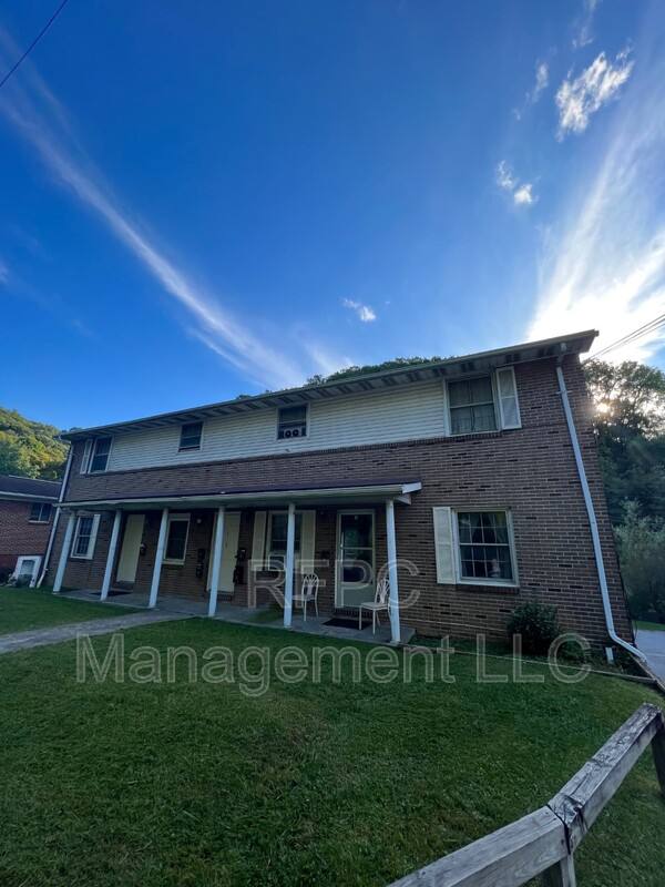 Apartment for rent at 218 S College Ave #2, Bluefield, VA 24605