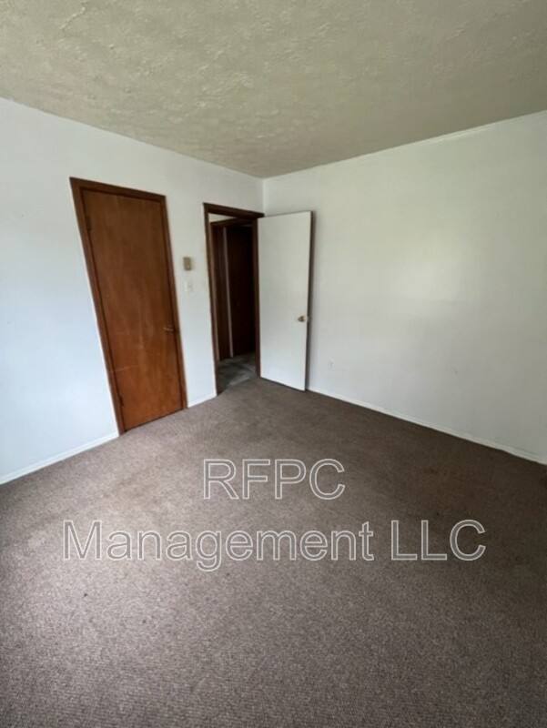 Apartment for rent at 218 S College Ave #2, Bluefield, VA 24605