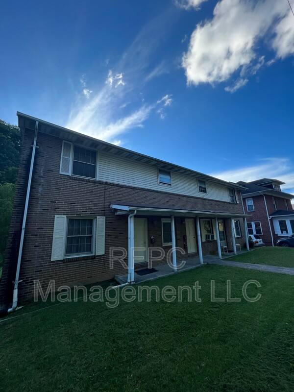 Apartment for rent at 218 S College Ave #2, Bluefield, VA 24605