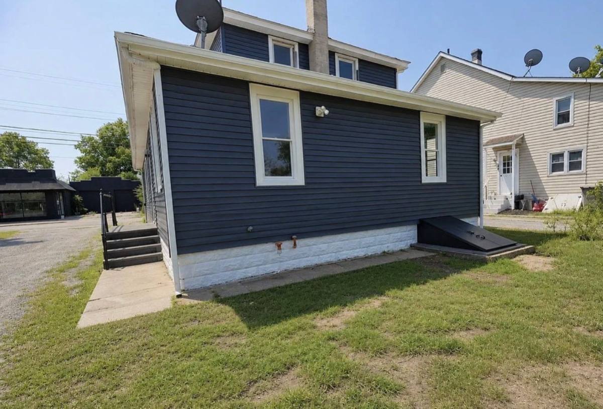 Apartment for rent at 437 W Broad St, Paulsboro, NJ 08066