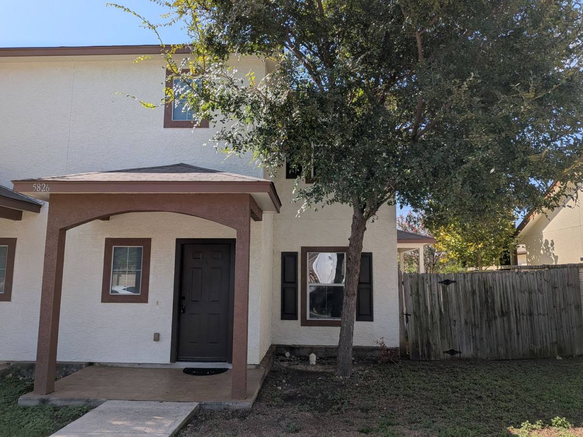 Townhouse for rent at 5826 Grandwood Dr, San Antonio, TX 78239