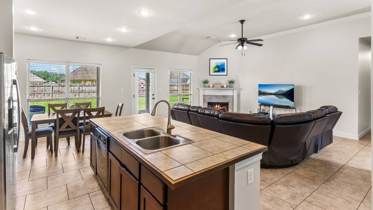 House for rent at 17634 Hoods Ridge Dr, Prairieville, LA 70769