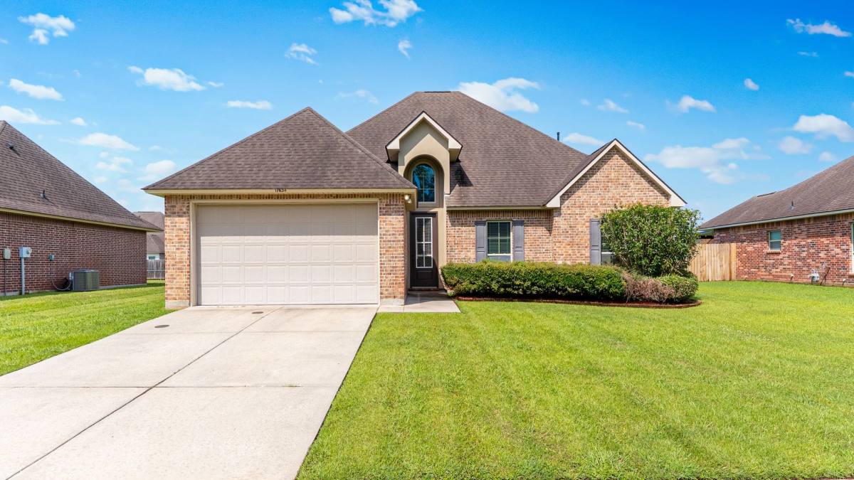House for rent at 17634 Hoods Ridge Dr, Prairieville, LA 70769