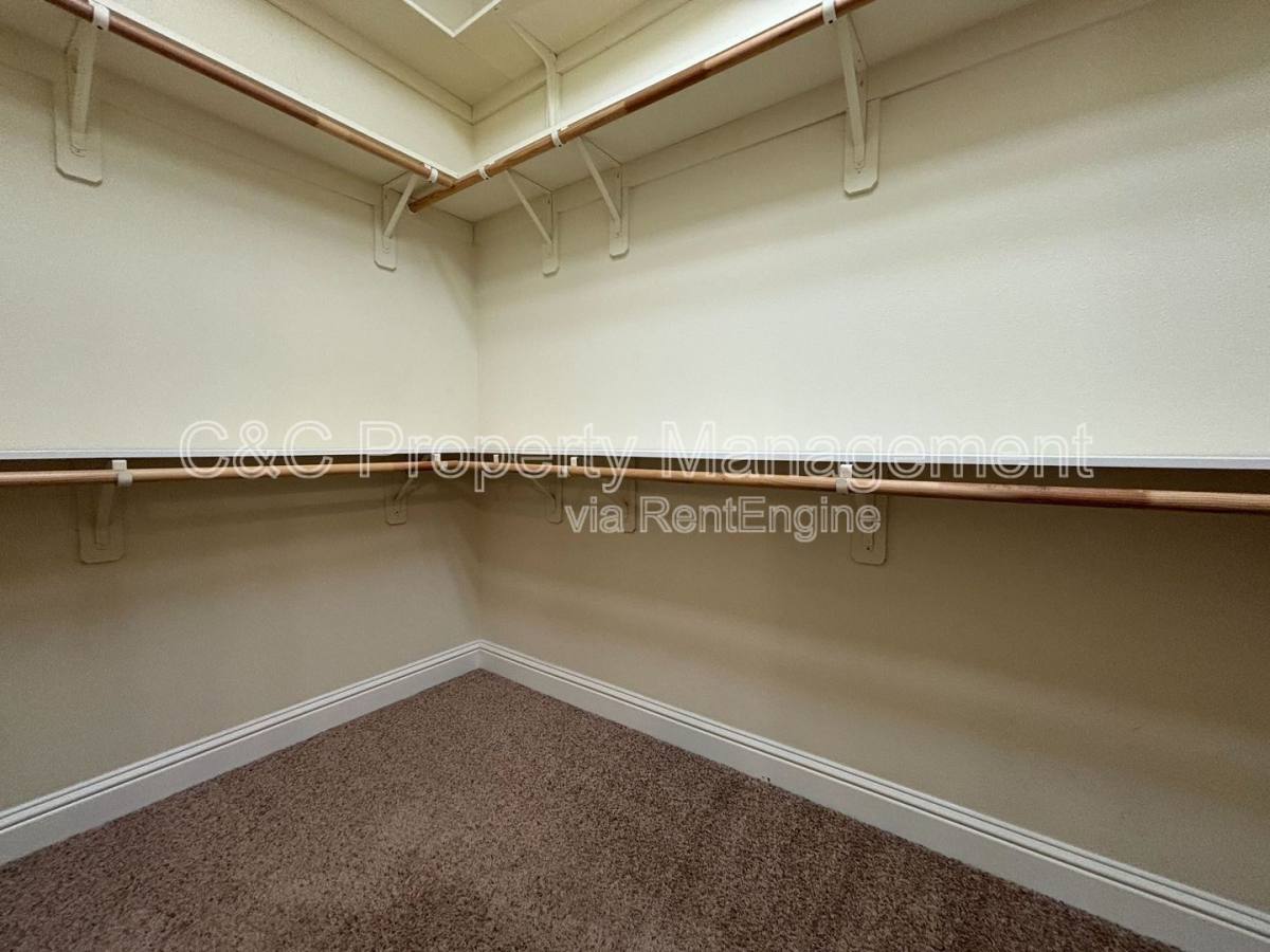 5967 E Via Peccio Dr, Fresno, CA 93727 - House for Rent - Image 13