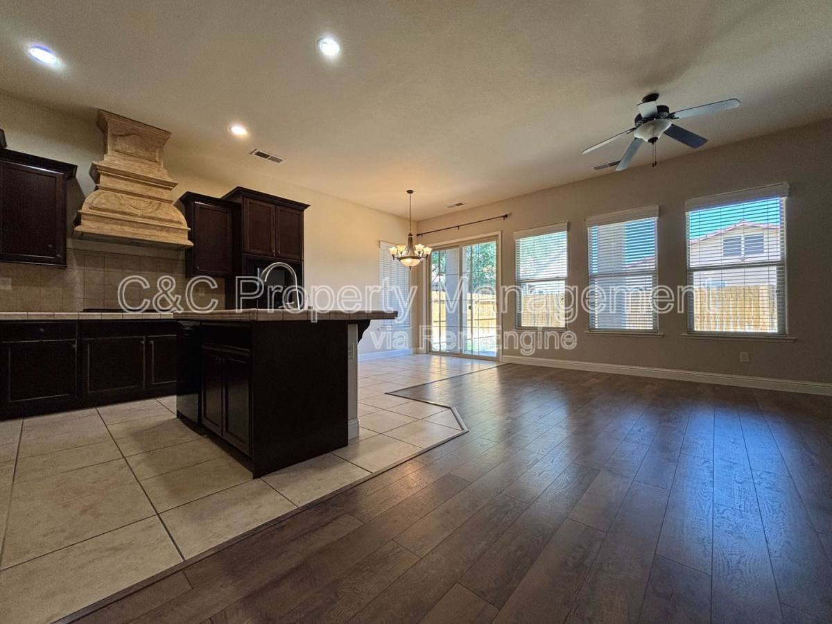 5967 E Via Peccio Dr, Fresno, CA 93727 - House for Rent - Image 4