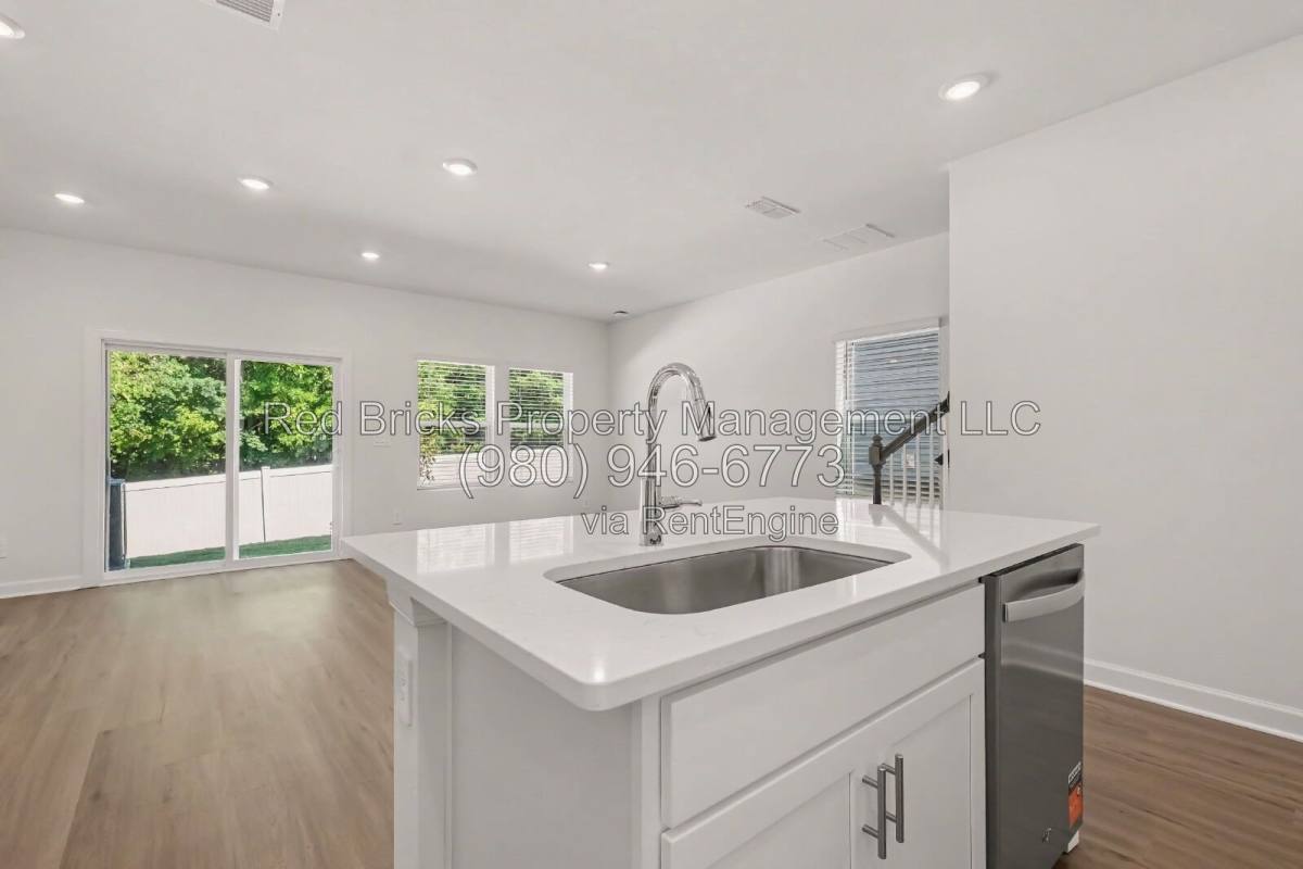 Townhouse for rent at 3125 Ophelia Alley, Charlotte, NC 28213
