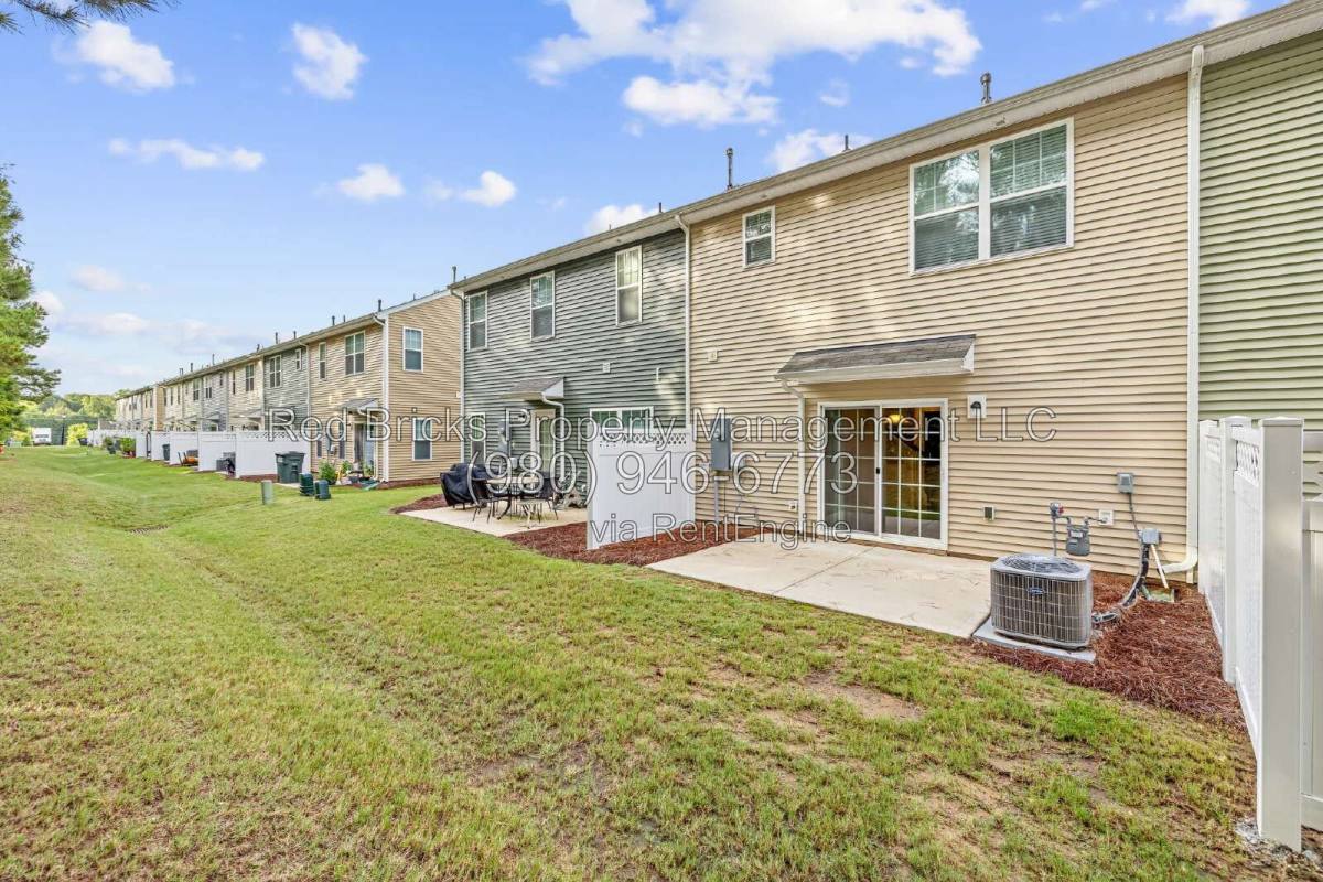 Townhouse for rent at 13561 Browhill Lane, Charlotte, NC 28278