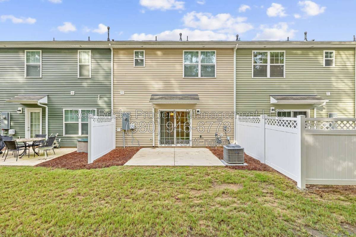 Townhouse for rent at 13561 Browhill Lane, Charlotte, NC 28278