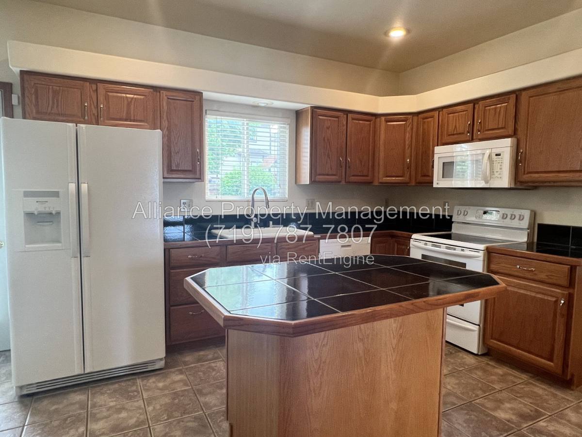 House for rent at 6944 Lost Springs Dr, Colorado Springs, CO 80923