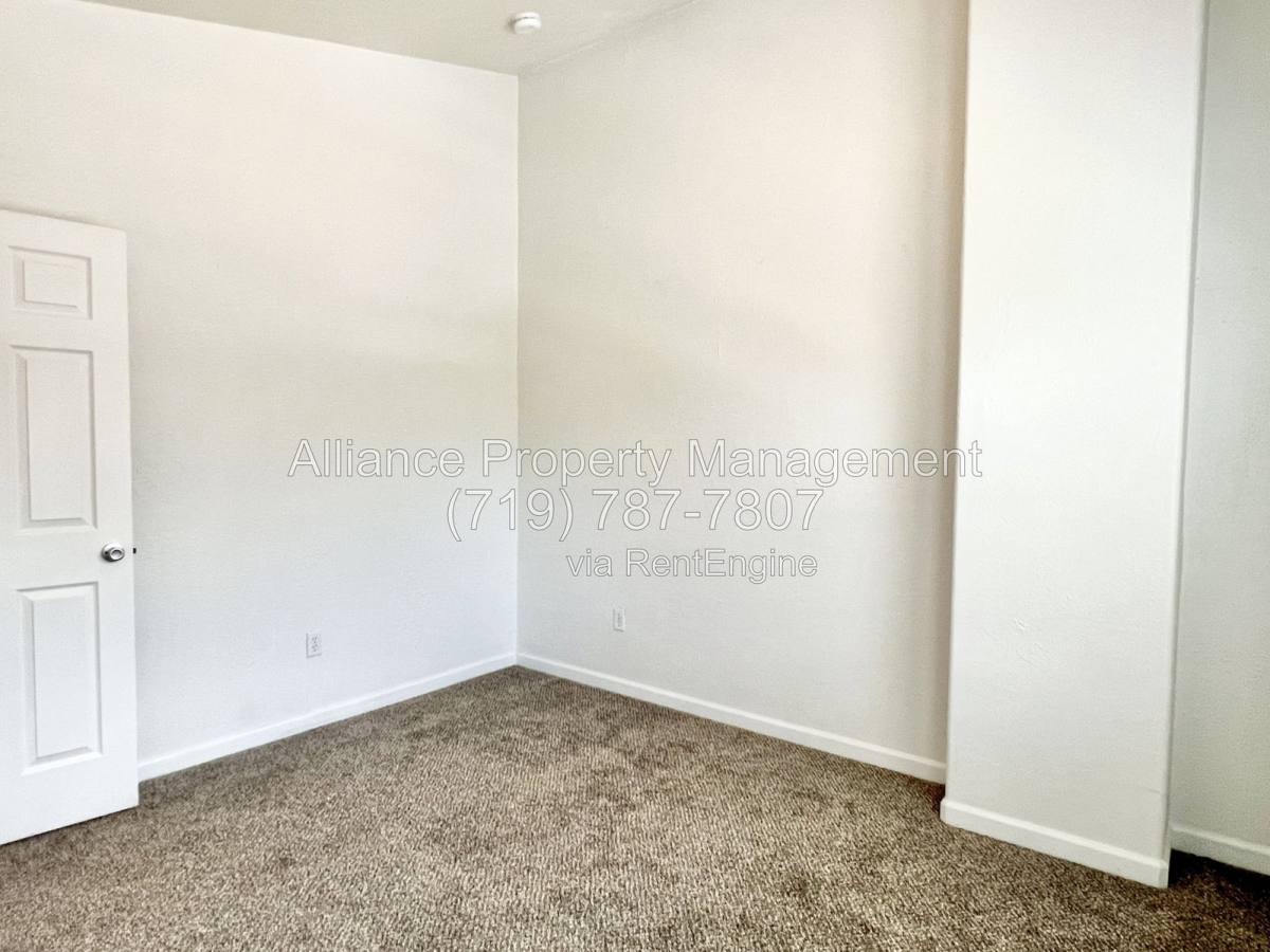 2405 W Monument St, Colorado Springs, CO 80904 - Townhouse for Rent - Image 15