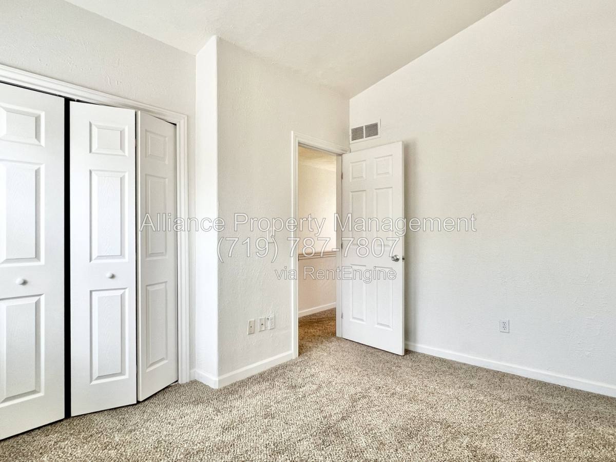 2405 W Monument St, Colorado Springs, CO 80904 - Townhouse for Rent - Image 16