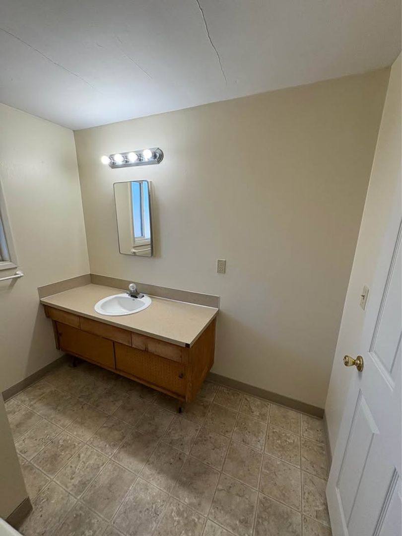 Apartment for rent at 1848 1879 M St, Springfield, OR 97477
