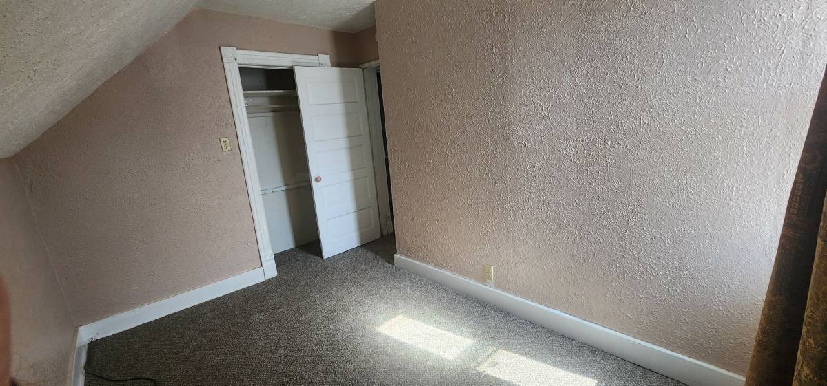 Apartment for rent at 814 9th Ave SW, Austin, MN 55912