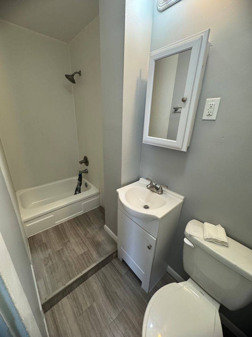 Apartment for rent at 524 Lincoln Court, Davenport, IA 52804