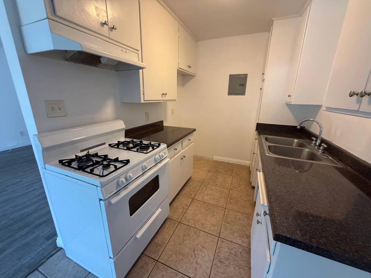 Apartment for rent at 1134-1138 E Elk Ave, Glendale, CA 91205