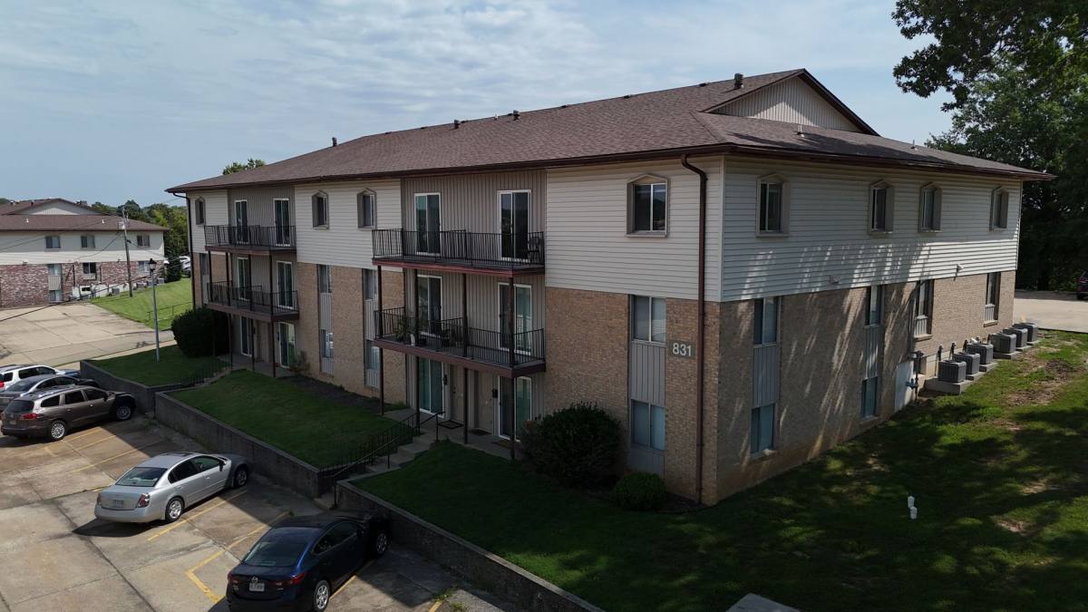 Townhouse for rent at 831 SW Blvd, Jefferson City, MO 65109