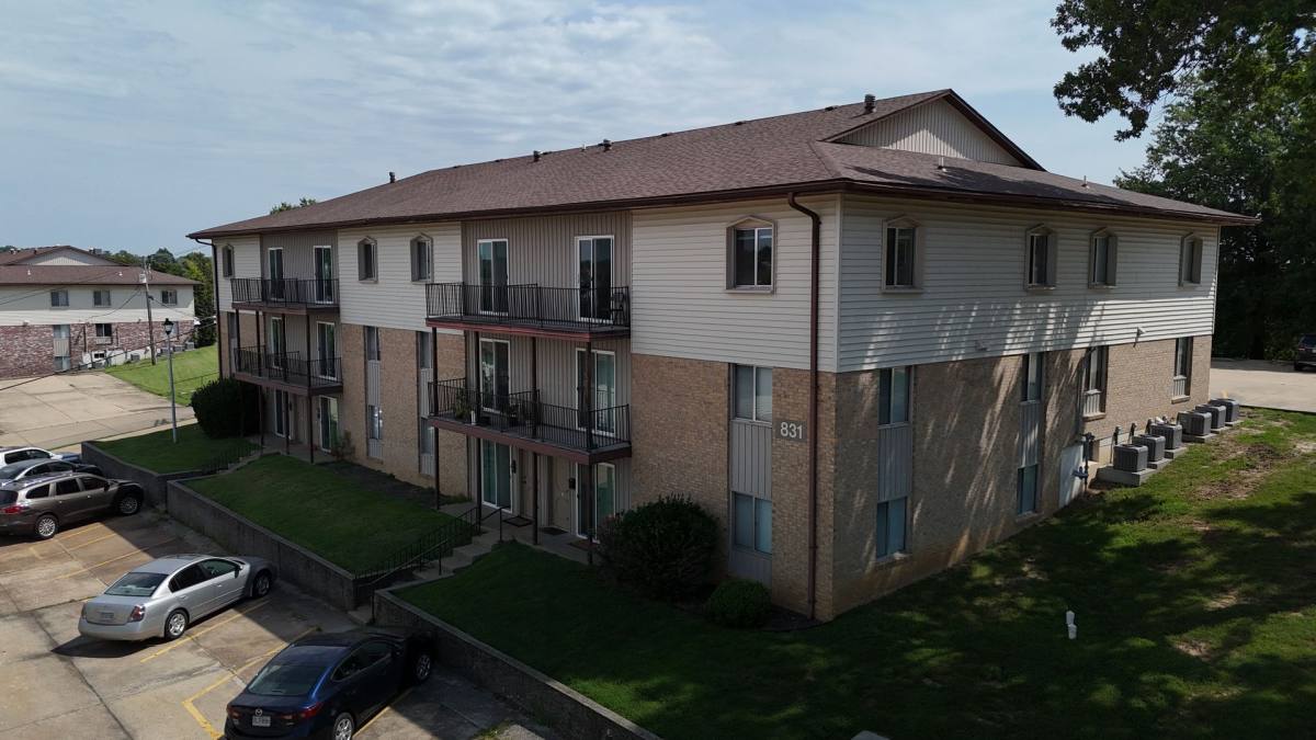 Townhouse for rent at 831 SW Blvd, Jefferson City, MO 65109