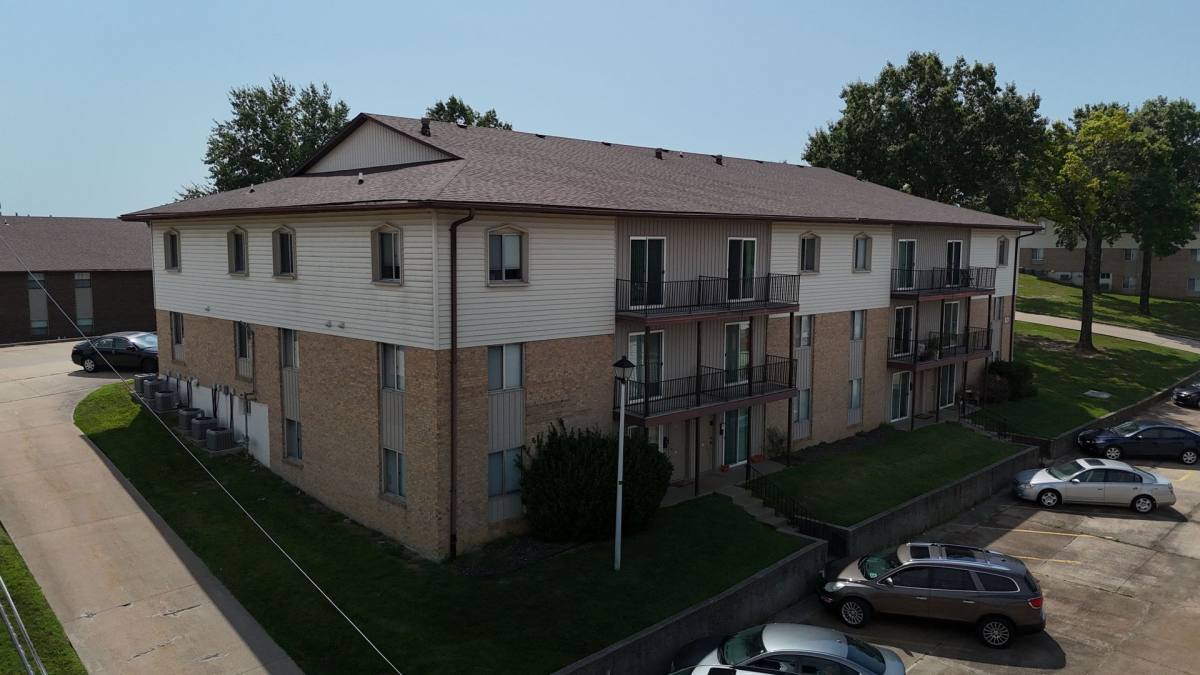 Townhouse for rent at 831 SW Blvd, Jefferson City, MO 65109