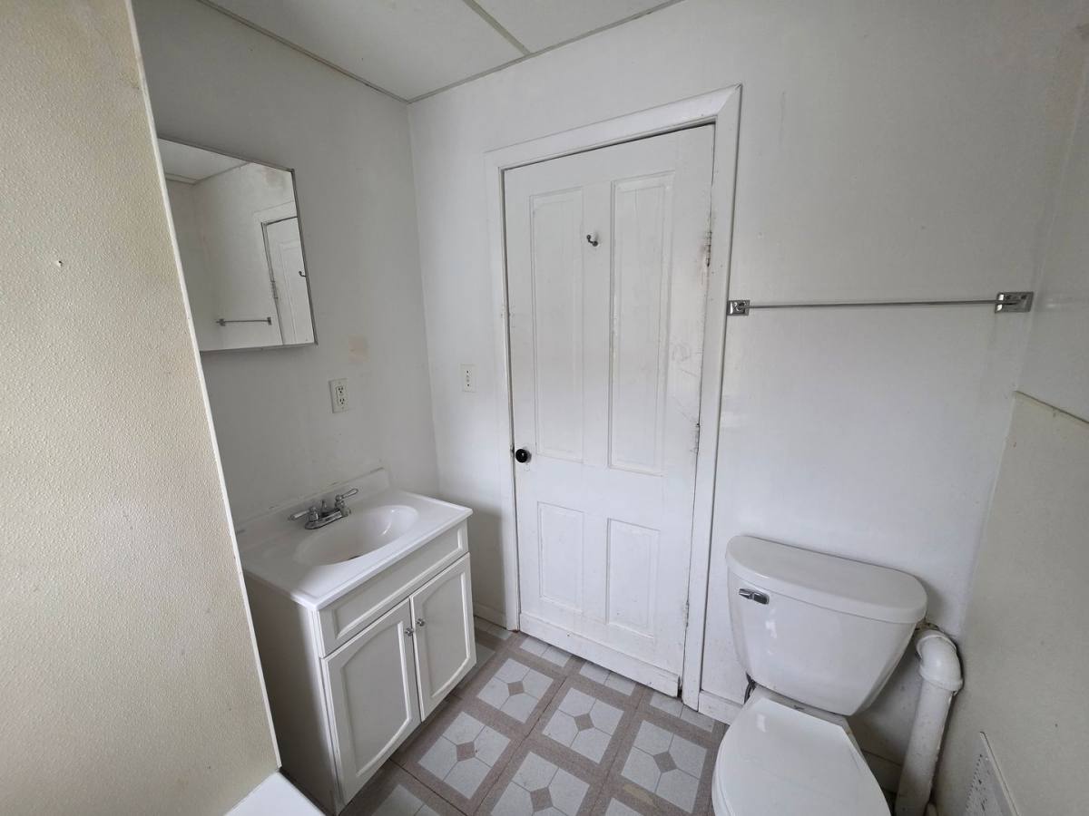 826 Wright St, Oshkosh, WI 54901 - Apartment for Rent - Image 8