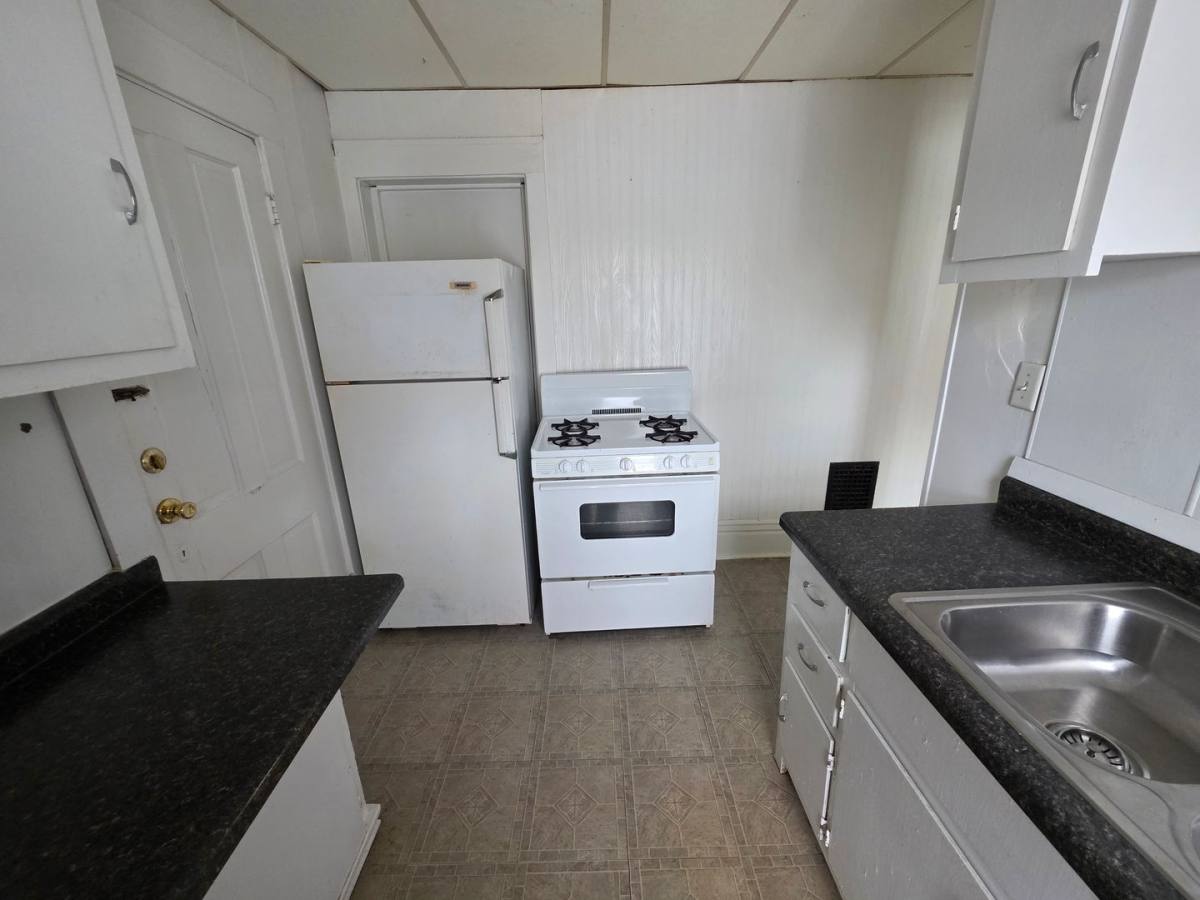 826 Wright St, Oshkosh, WI 54901 - Apartment for Rent - Image 3