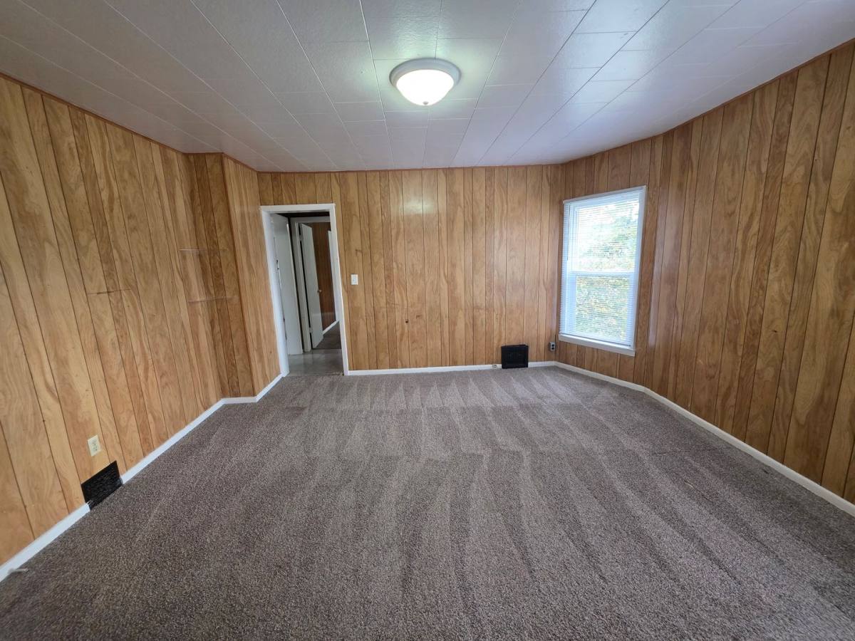826 Wright St, Oshkosh, WI 54901 - Apartment for Rent - Image 4
