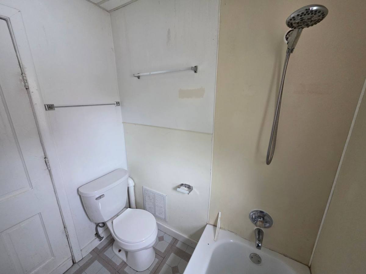 826 Wright St, Oshkosh, WI 54901 - Apartment for Rent - Image 7