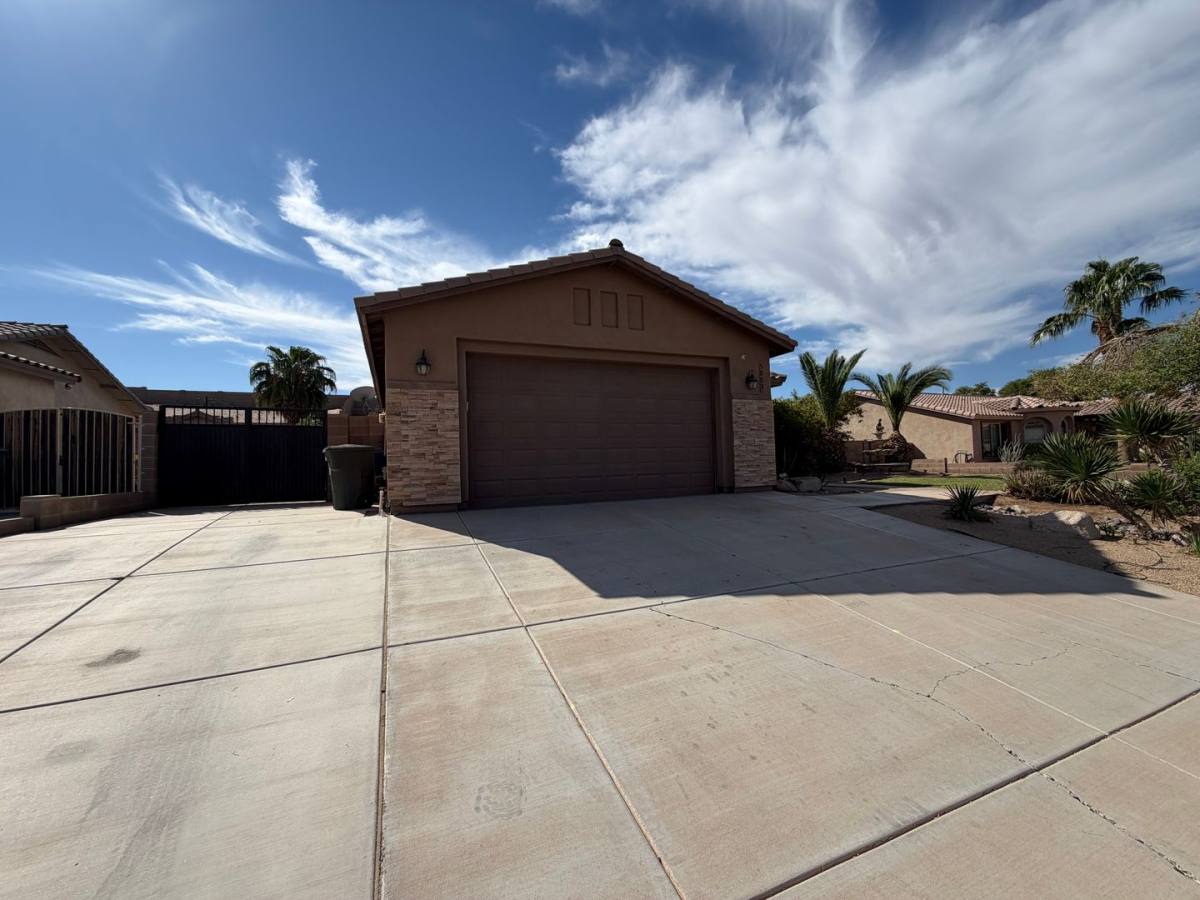 5883 E 27th Place, Yuma, AZ 85365 - House for Rent - Image 2
