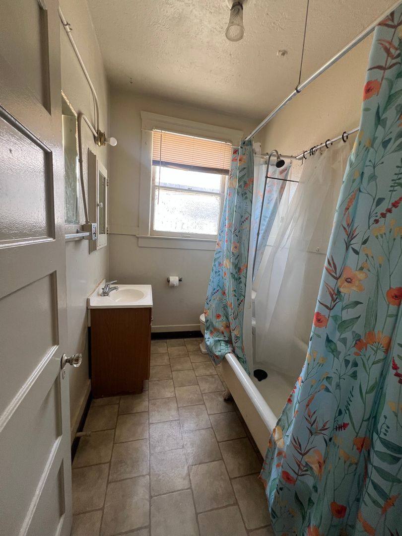 Apartment for rent at 1515-1521 N Vanness Ave, Fresno, CA 93728