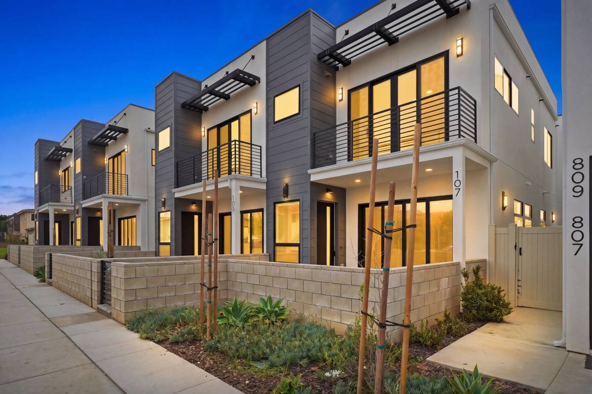 Townhouse for rent at Seacoast Luxury Townhomes, 107-113 Daisy Ave, Imperial Beach, CA 91932