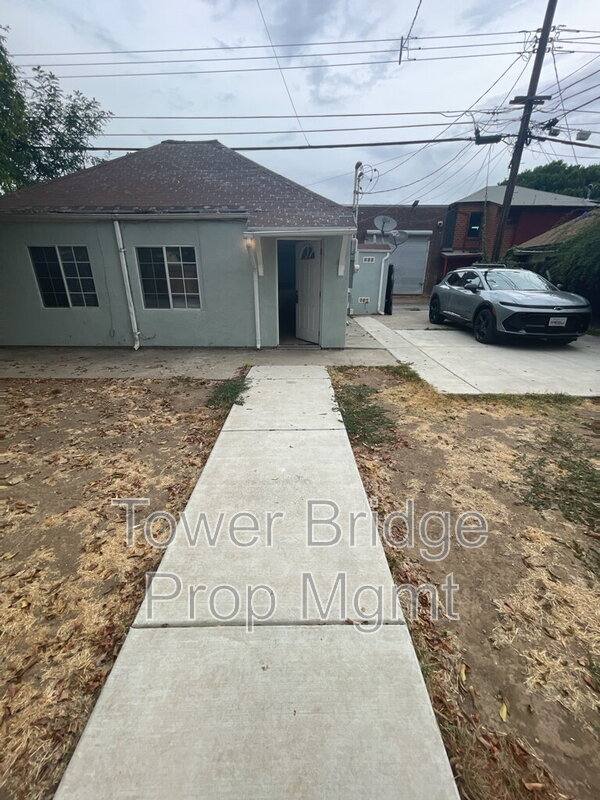 Apartment for rent at 1313 Lochbrae Rd, Sacramento, CA 95815