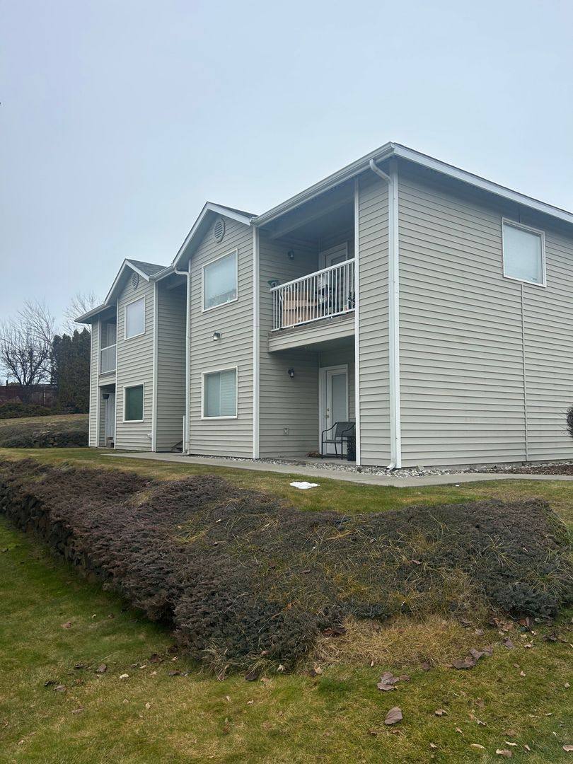 Apartment for rent at 597 Eastmont Ave, East Wenatchee, WA 98802