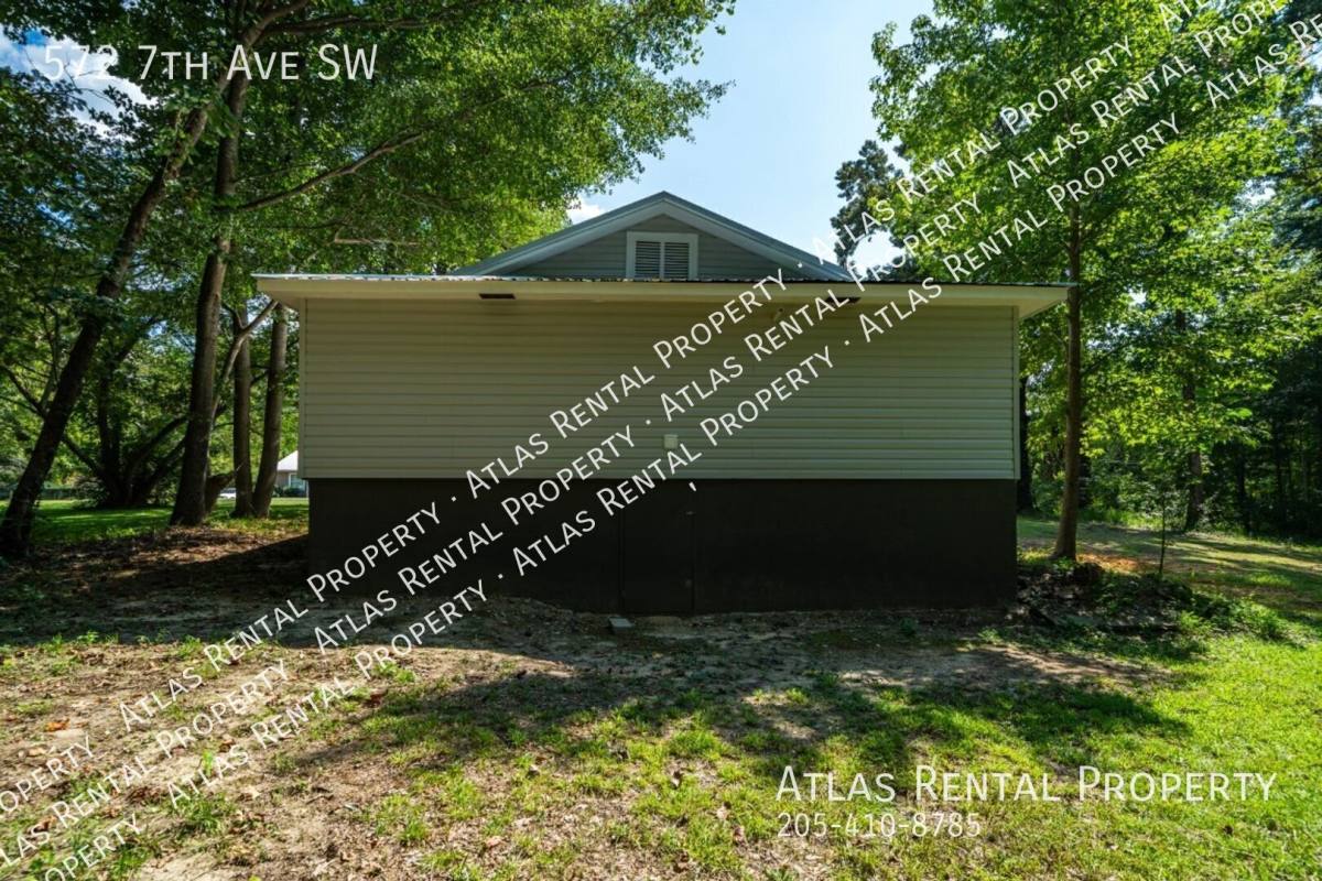 House for rent at 572 7th Ave SW, Graysville, AL 35073