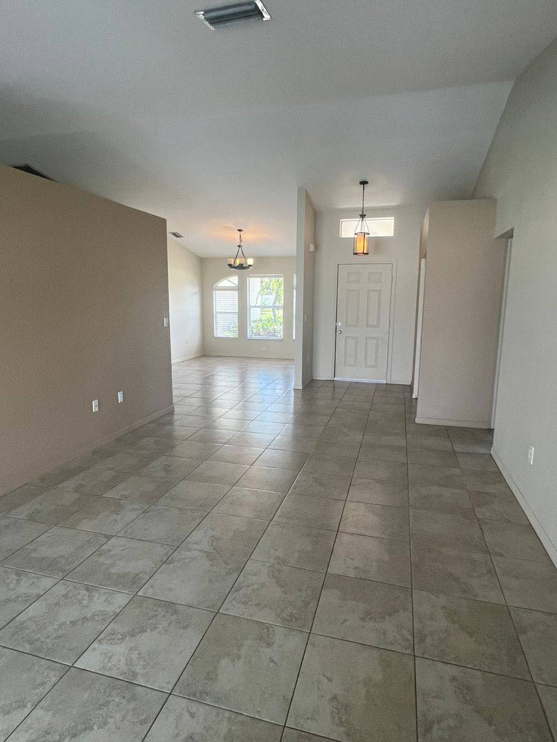 33 Orlando Blvd, Port Charlotte, FL 33954 - House for Rent - Image 3