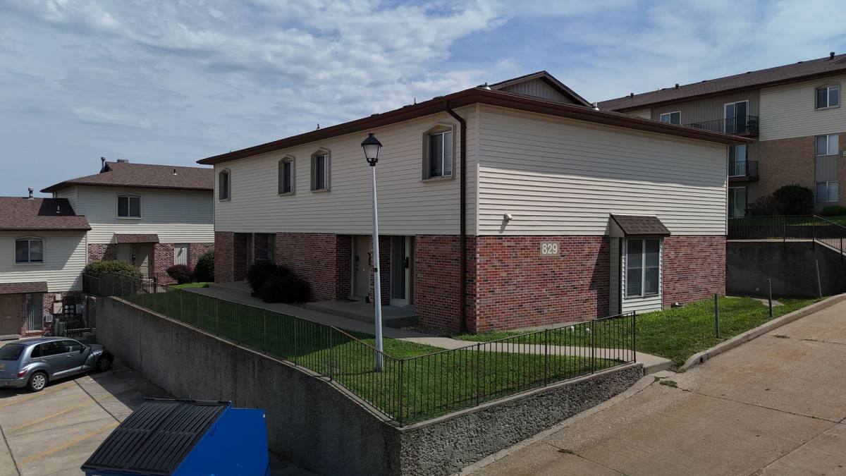 Townhouse for rent at 829 SW Blvd N, Jefferson City, MO 65109