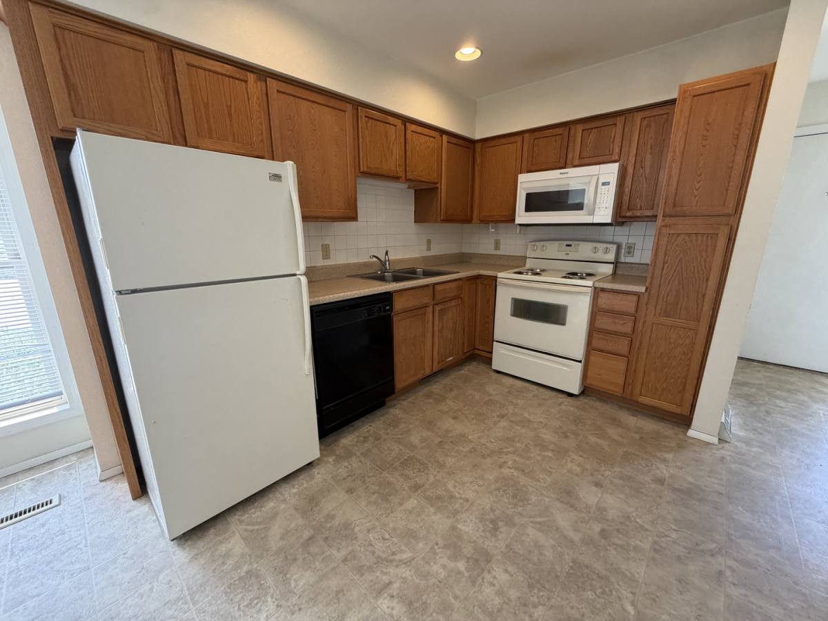 Townhouse for rent at 829 SW Blvd N, Jefferson City, MO 65109