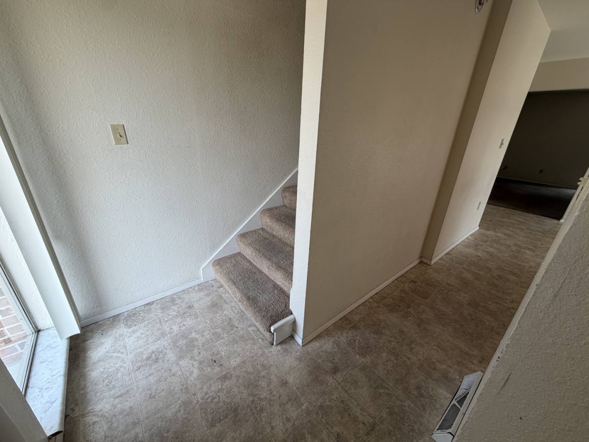 Townhouse for rent at 829 SW Blvd N, Jefferson City, MO 65109