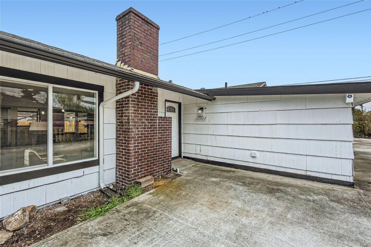 House for rent at 11963 SE 160th St, Renton, WA 98058