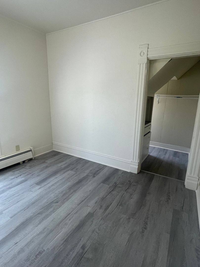 621 Jackson St, Oshkosh, WI 54901 - Apartment for Rent - Image 6