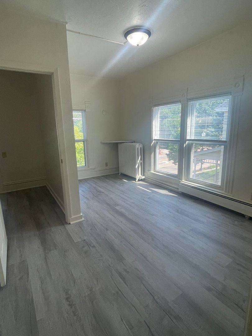 621 Jackson St, Oshkosh, WI 54901 - Apartment for Rent - Image 8