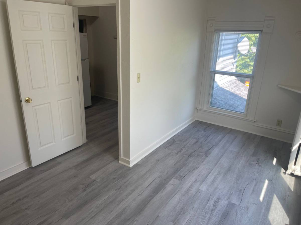 621 Jackson St, Oshkosh, WI 54901 - Apartment for Rent - Image 10