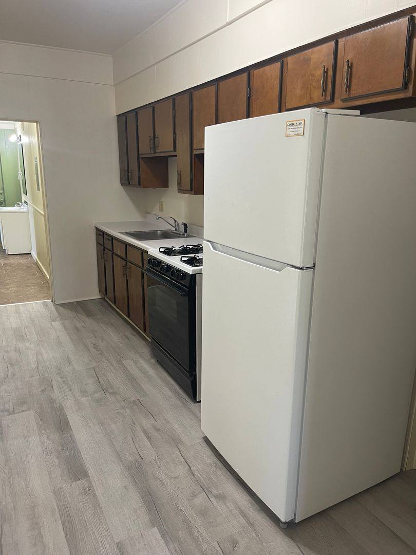 621 Jackson St, Oshkosh, WI 54901 - Apartment for Rent - Image 3
