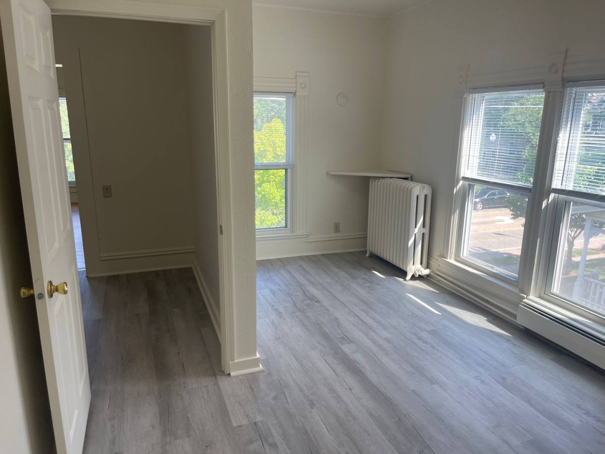 621 Jackson St, Oshkosh, WI 54901 - Apartment for Rent - Image 9