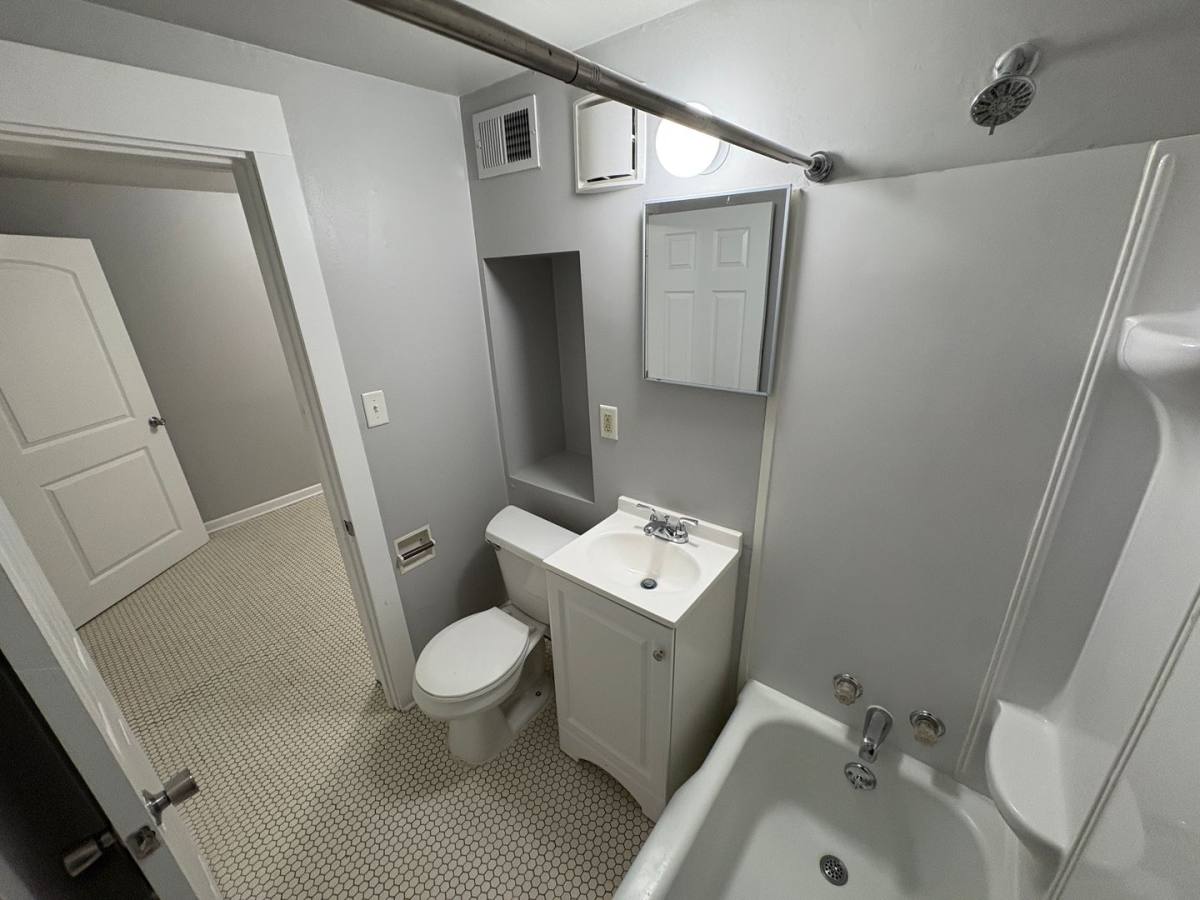 1700 Garfield St, Lincoln, NE 68502 - Apartment for Rent - Image 9