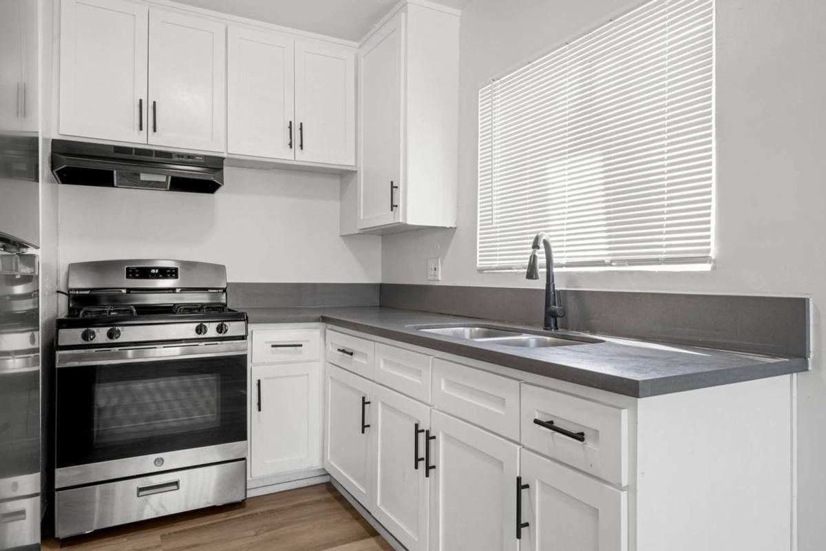 Apartment for rent at 3845 Potomac Ave, Los Angeles, CA 90010