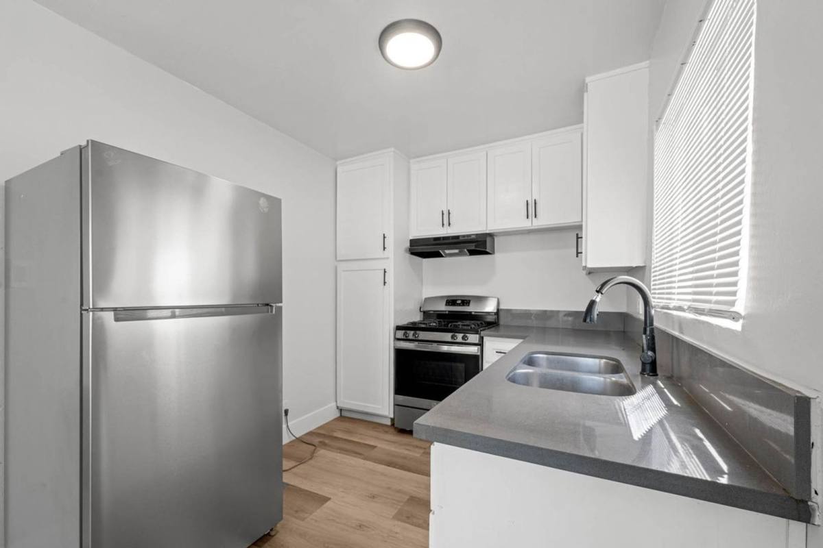 Apartment for rent at 3845 Potomac Ave, Los Angeles, CA 90010