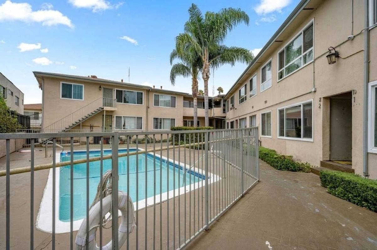 Apartment for rent at 3845 Potomac Ave, Los Angeles, CA 90010